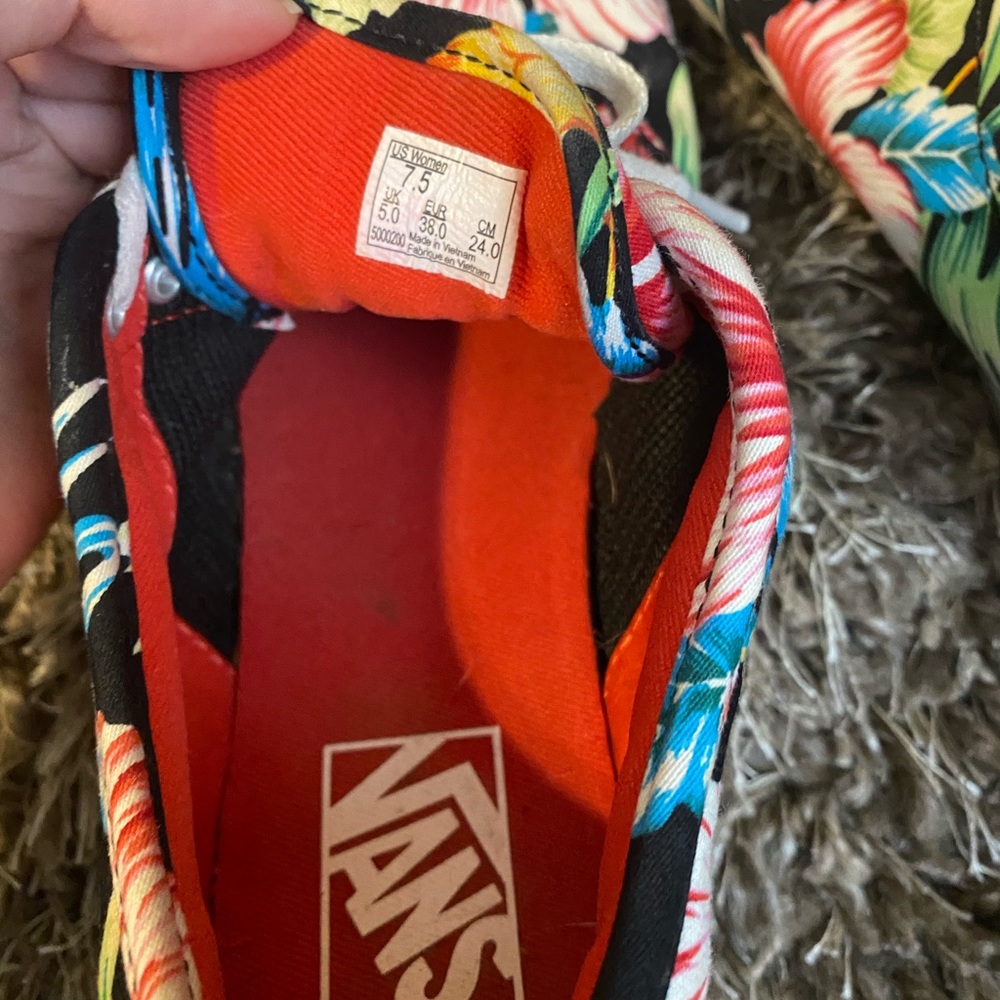 Vans - Picture 4 of 4